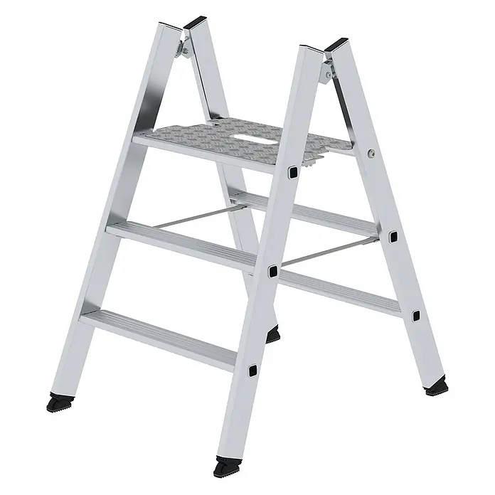 Munk Stehleiter Klapptritt beidseitig begehbar Alu natur 3 Stufen 2,73m AH - Anzahl Tritte: 3 Stk., Arbeitshöhe: 2.730 m, Aluminium - Klappbare Aluminium-Trittleiter in Silber mit breiten, rutschfesten Stufen, großer Plattform und Gummifüßen.