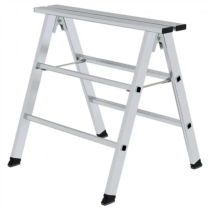 Munk Mehrzweckleiter Aluminium Arbeitsbock, klappbar - Aluminium - Silberfarbener Aluminium-Arbeitsbock mit schwarzen Schutzkappen und rutschfesten Füßen.