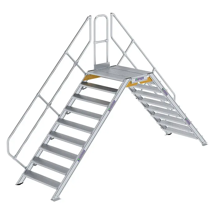 Munk Treppenpodest Überstieg 45° inkl. einen Handlauf, Stufenbreite 1000mm, 2x9 Stufen -  - Silberne Aluminium-Industrieplattform mit beidseitigen Treppen und Handläufen, die zu einem zentralen Podest führen.