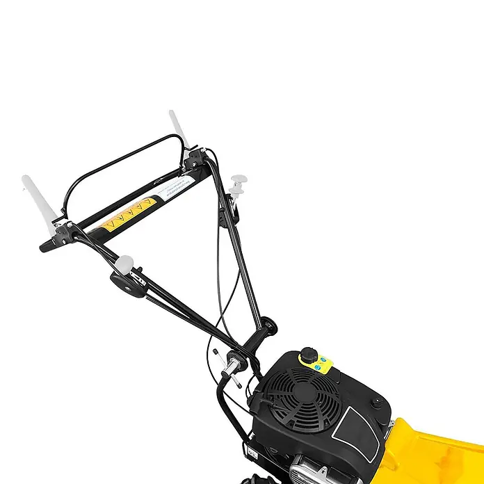 Bamato Benzin-Rasenmäher GS-950V - 223 cm³, Schnittbreite: 640 mm - Schwarze Griffe, Motorgehäuse und Bedienelemente einer Gartenfräse mit gelben Akzenten.