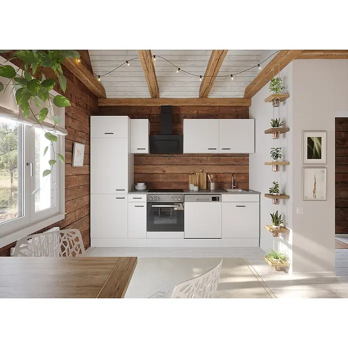 Optifit Optimulti Küchenleerblock Bonn214 - Breite: 270 cm, Weiß, Ohne Elektrogeräte, Mit Geschirrspülerschrank - Moderne weiße Küche mit schwarzen Geräten, ergänzt durch rustikale Holzwände und Deckenbalken, im Essbereich gezeigt.