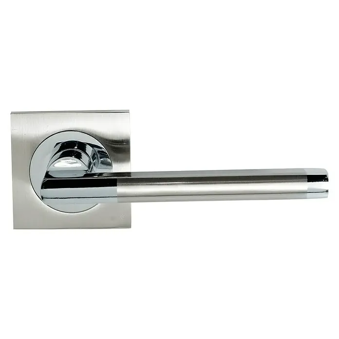 Micel Conjunto de picaporte R-616 - Aluminio - Una elegante manija de puerta con roseta cuadrada y un moderno diseño de manija rectilínea.