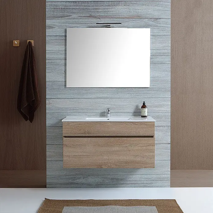Kiamami Valentina Badmöbel-Set - Helles Holz - Schwebender Badezimmerschrank aus hellem Holz mit weißem Waschbecken, Spiegel und Beleuchtung.