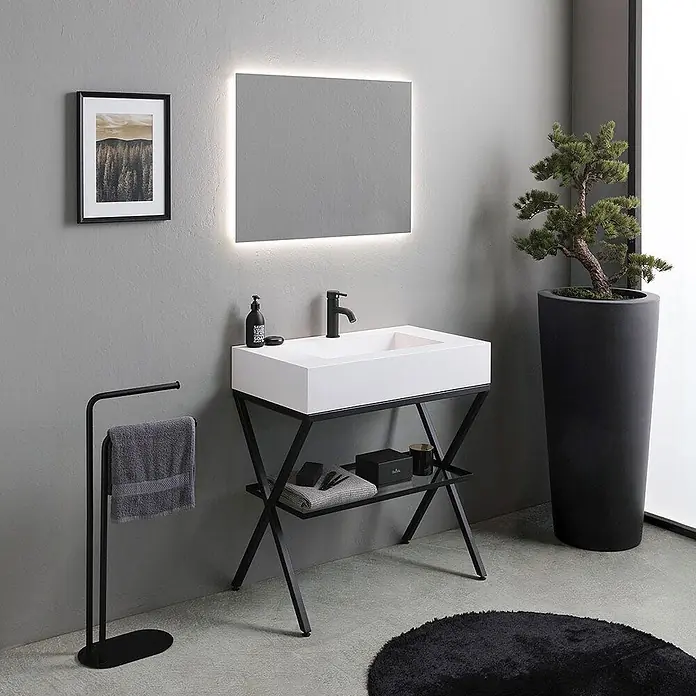 Kiamami Valentina Badmöbel-Set - Wiss, Schwarz - Moderner Waschtisch mit weißem Becken, schwarzem Wasserhahn und schwarzem Metallgestell.