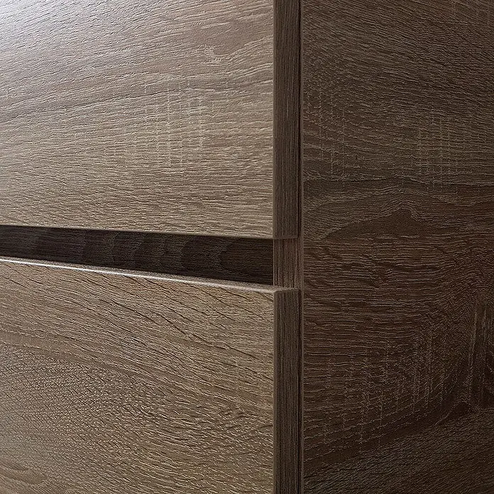 Kiamami Valentina Badmöbel-Set - Helles Holz - Nahaufnahme zweier griffloser Schubladen in Holzoptik, mit natürlicher Maserung und Griffmulde.