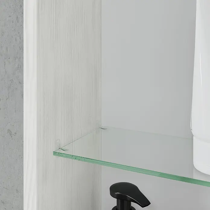Kiamami Valentina Badmöbel-Set - Helles Holz - Glasregal mit transparenten Halterungen in einem hellen Schrank, hält eine Spenderflasche.