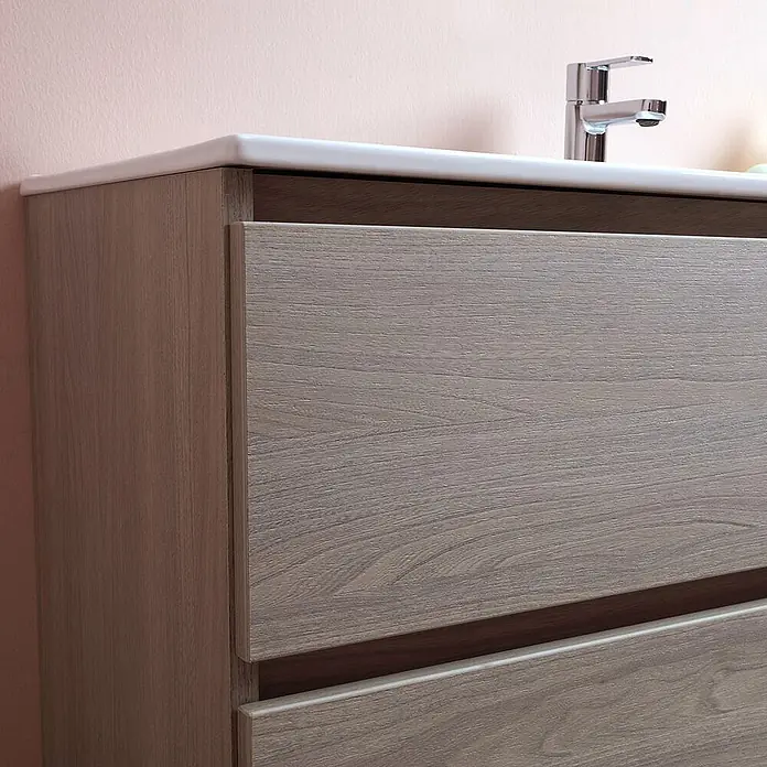 Kiamami Valentina Badmöbel-Set - Helles Holz - Waschtischunterschrank in heller Holzoptik mit weißem Keramikwaschbecken und modernem Chromhahn. Mit zwei grifflosen Schubladen.