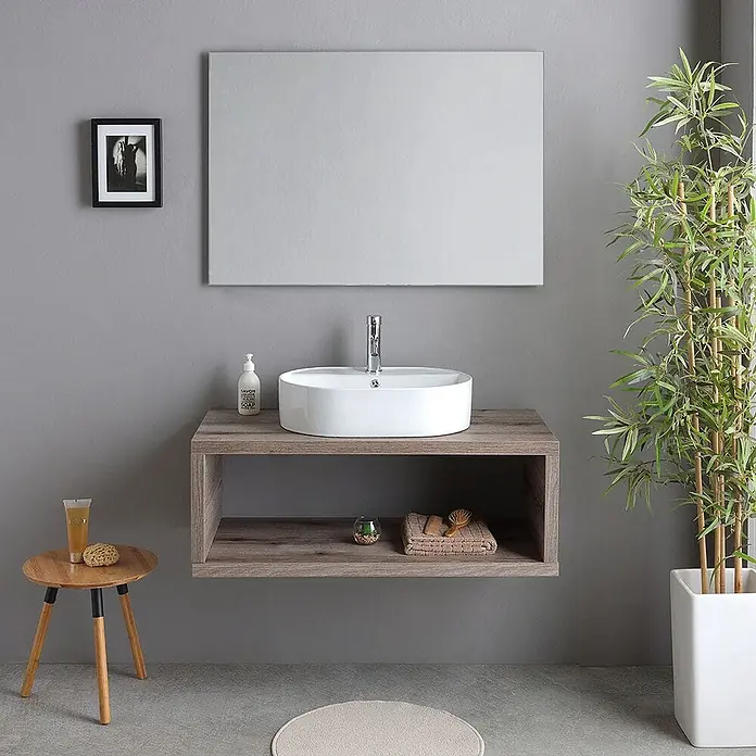 Kiamami Valentina Badmöbel-Set - Braun - Moderner schwebender Waschtisch mit Holzoptik-Schrank und weißem Keramikwaschbecken im zeitgenössischen Badezimmer.