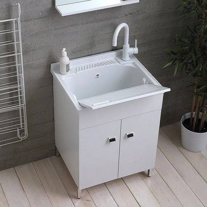 Kiamami Valentina Badmöbel-Set - Weiß - Weißes Waschbecken mit Unterschrank und Wasserhahn, ideal für Waschküche oder Werkstatt.