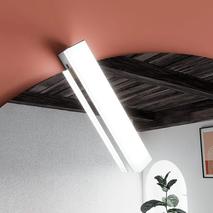 Kiamami Valentina Badmöbel-Set - Grau - Weiße lineare LED-Leuchte diagonal in einem Bogen montiert, die den Raum beleuchtet.