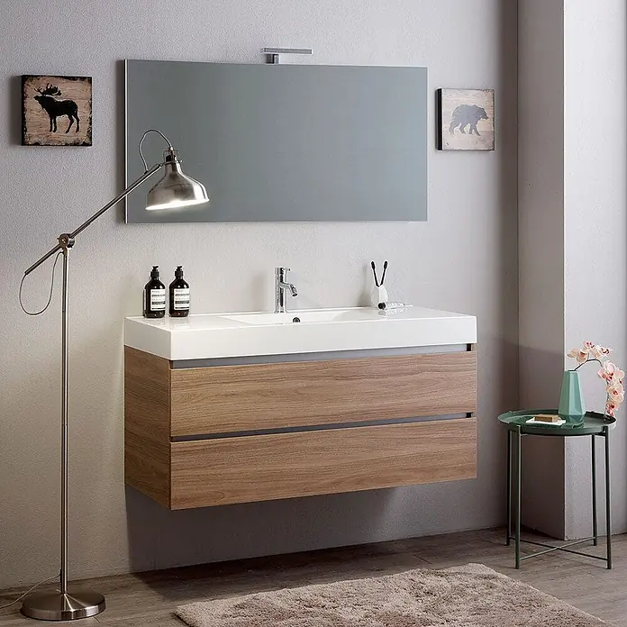 Kiamami Valentina Badmöbel-Set - Braun - Schwebender Waschtisch aus Holz mit zwei Schubladen und integriertem weißen Waschbecken.