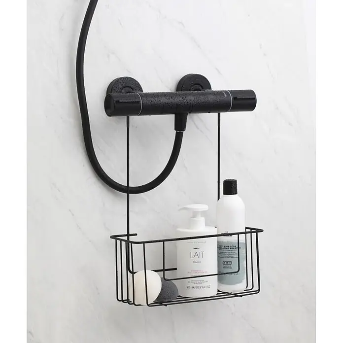 Tatay Cesta de baño Air - 28 x 12,5 x 39 cm, Acero, Negro - Cesta de ducha de alambre negra colgando de un grifo de ducha negro, con champú, loción y esponjas.