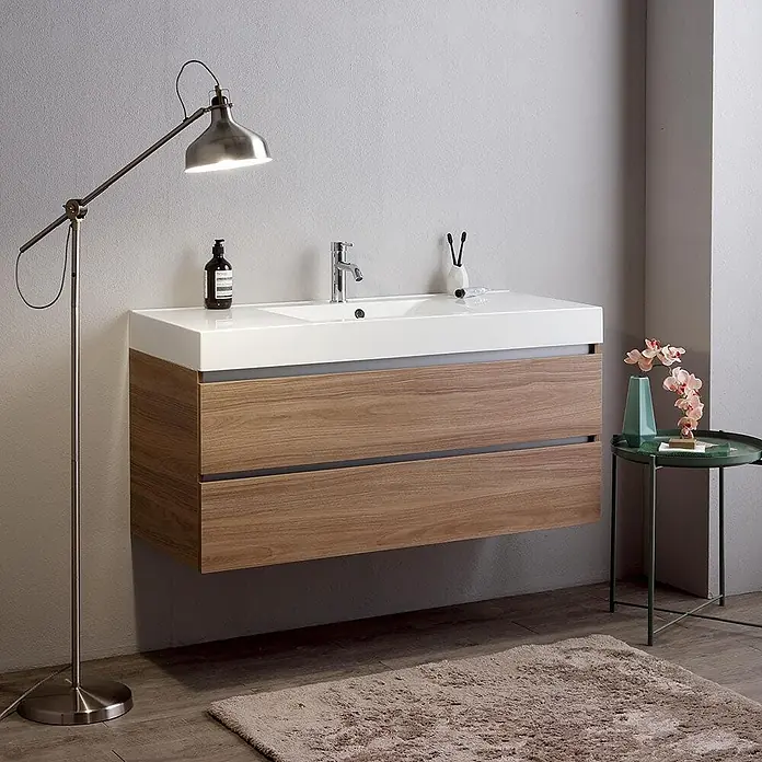 Kiamami Valentina Badmöbel-Set - Braun - Wandmontierter Waschtisch mit weißem integriertem Becken und Holzunterschrank mit zwei Schubladen.
