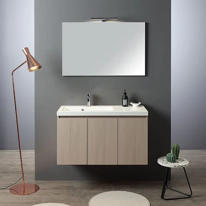 Kiamami Valentina Badmöbel-Set - Beige - Modernes schwebendes Badezimmermöbel aus hellem Holz mit weißem Waschbecken, Chromarmatur, Spiegel und LED-Beleuchtung.