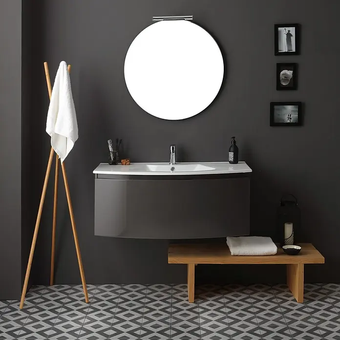 Kiamami Valentina Badmöbel-Set - Grau - Moderner dunkelgrauer Badschrank mit integriertem Waschbecken, rundem Spiegel und Holz-Akzenten.