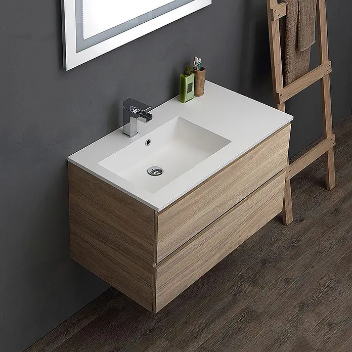 Kiamami Valentina Badmöbel-Set - Helles Holz - Wandhängender Waschtisch in Holzoptik mit weißem integriertem Waschbecken und Chromarmatur.