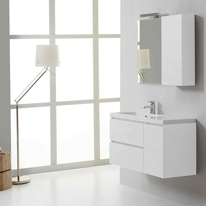Kiamami Valentina Badmöbel-Set - Weiß - Moderner weißer schwebender Badezimmerwaschtisch mit integriertem Waschbecken, Armatur und passendem Spiegelschrank.