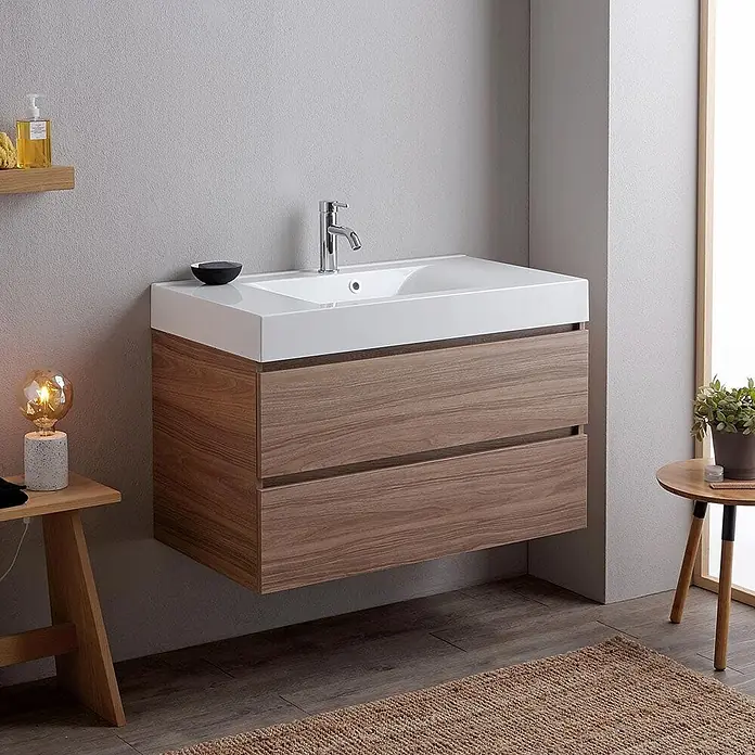Kiamami Valentina Badmöbel-Set - Braun - Wandmontierter Badschrank mit weißem Waschbecken und Holzoptik-Unterschrank mit zwei Schubladen.