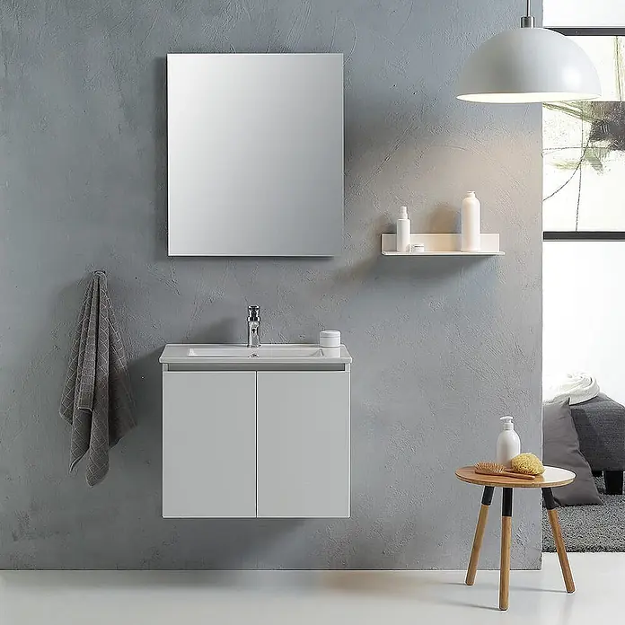 Kiamami Valentina Badmöbel-Set - Weiß - Weißer schwebender Badezimmerschrank mit integriertem Waschbecken und Spiegel in modernem Ambiente.