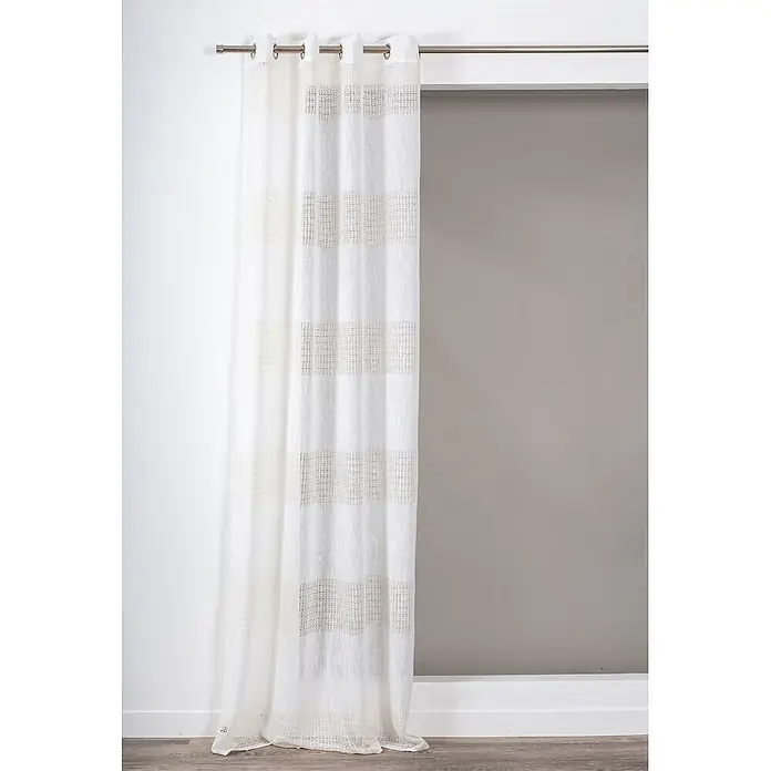 Visillo para ventana Grace - An x Al: 140 x 260 cm, 100% poliéster, Blanco - Cortina blanca traslúcida con patrones de rayas tejidas y ojales, colgada de una barra plateada.