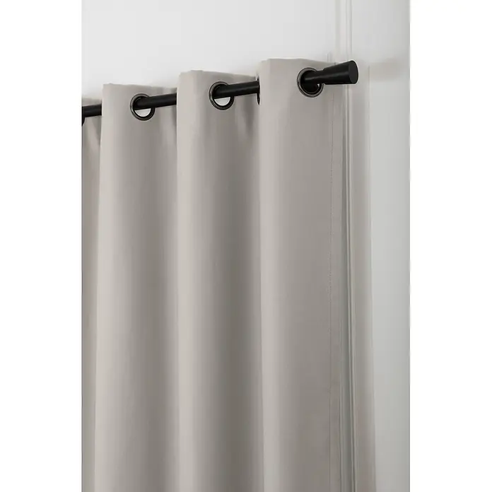 Cortina térmica Cocoon - An x Al: 140 x 260 cm, 100% poliéster, Gris - Cortinas de ojales gris claro colgadas de una barra negra.