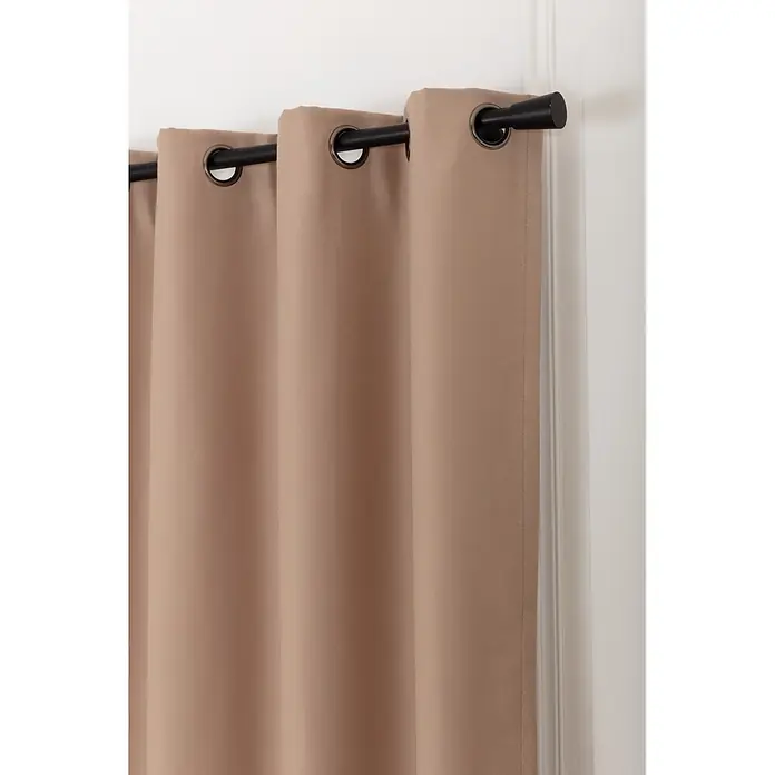 Cortina térmica Cocoon - An x Al: 140 x 260 cm, 100% poliéster, Taupe - Cortinas beis con ojales colgadas de una barra negra.