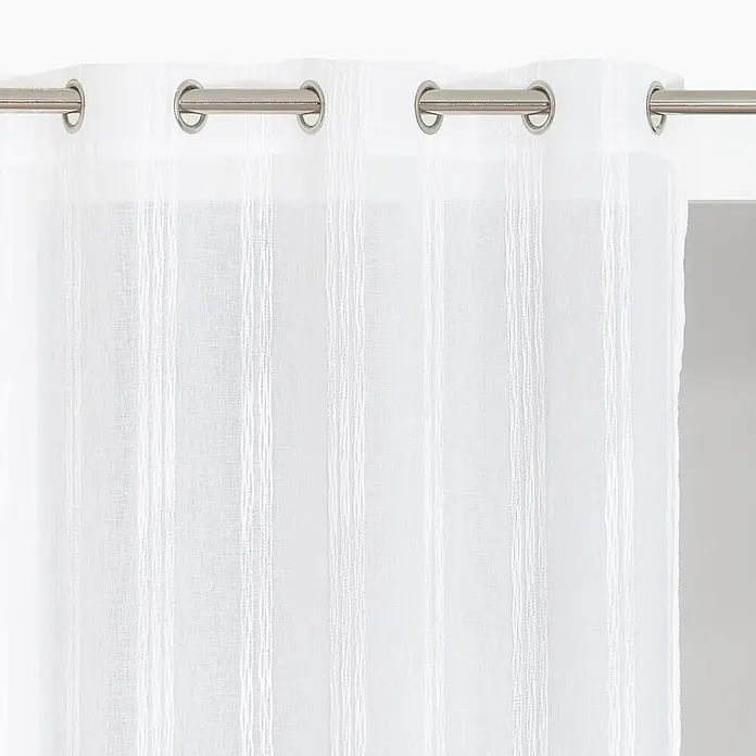 Visillo para ventana Abigail - An x Al: 140 x 260 cm, 100% poliéster, Blanco - Cortina blanca traslúcida con rayas verticales y ojales metálicos en una barra.