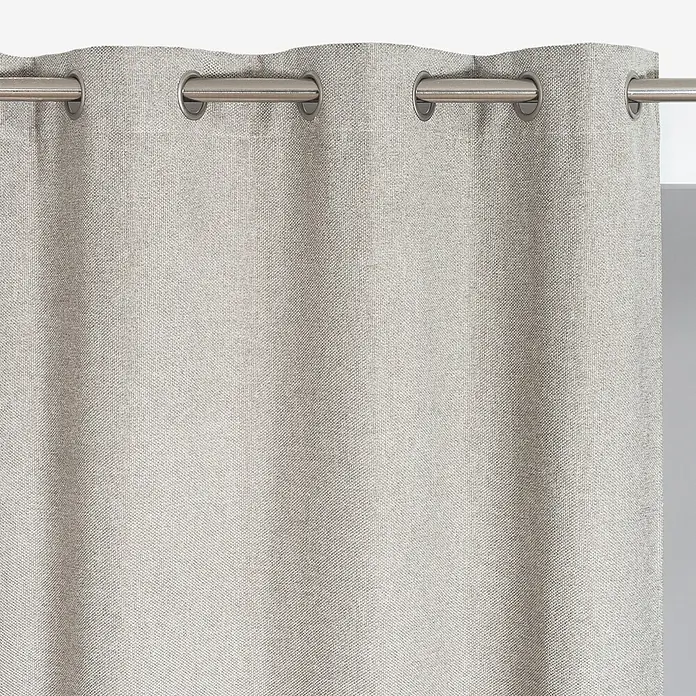 Cortina con ollaos Galway - An x Al: 140 x 260 cm, Gris, Textil - Cortina beige claro texturizada con ojales metálicos, colgada de una barra.