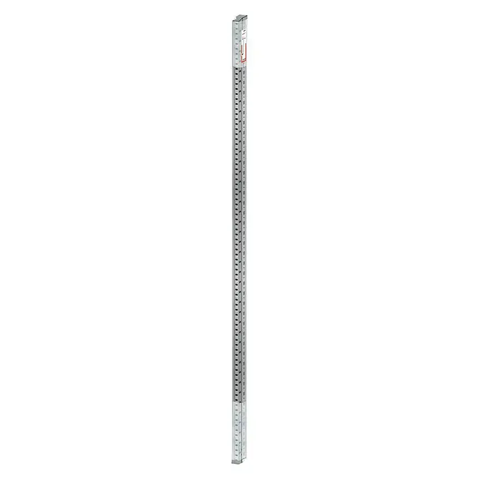 Scholz System Regalpfosten Anbauelement - Länge: 264 cm - Eine silberne Serverschrank-Profilschiene mit zahlreichen Montagepunkten für Geräte, ideal für strukturierte Netzwerkinstallationen.