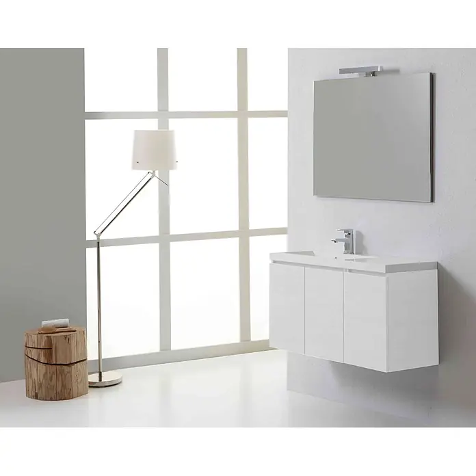 Kiamami Valentina Badmöbel-Set - Weiß - Moderne weiße schwebende Badmöbel mit integriertem Waschbecken, Chromarmatur und rechteckigem Spiegel.