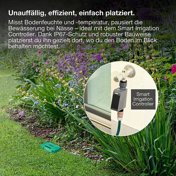 Osram Smart+ Bodenfeuchtesensor - Grün - Smart Irrigation Controller am Wasserhahn und grüner Bodensensor im Garten.