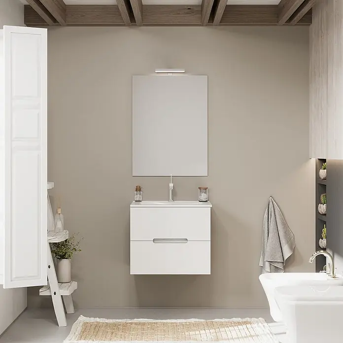 Kiamami Valentina Badmöbel-Set - Weiß - Weißer schwebender Badunterschrank mit integriertem Waschbecken und Spiegel in einem modernen Badezimmer.