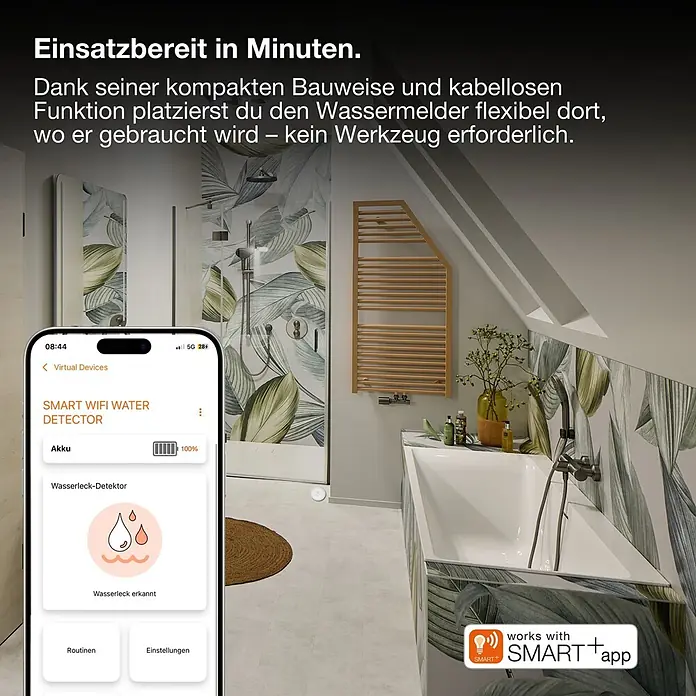 Ledvance Smart+ WiFi Wassermelder - Anwendungsbereich: Innen, Passend für: Google Home - Ein Smartphone zeigt die Wassermelder-App, während ein kleiner, weißer WLAN-Wassermelder auf dem Badezimmerboden liegt.