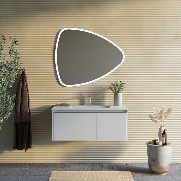 Kiamami Valentina Badmöbel-Set - Weiß - Moderne wandmontierte Badmöbel mit Doppelwaschbecken und unregelmäßig geformtem LED-Spiegel.
