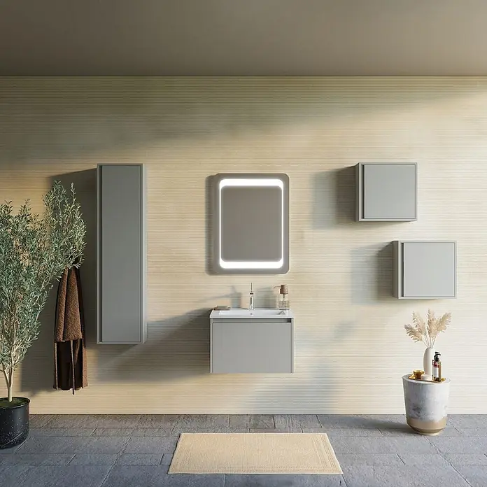 Kiamami Valentina Badmöbel-Set - Beige - Modernes hellgraues Badezimmer-Waschtischset mit Waschbecken, beleuchtetem Spiegel und passenden Schränken.