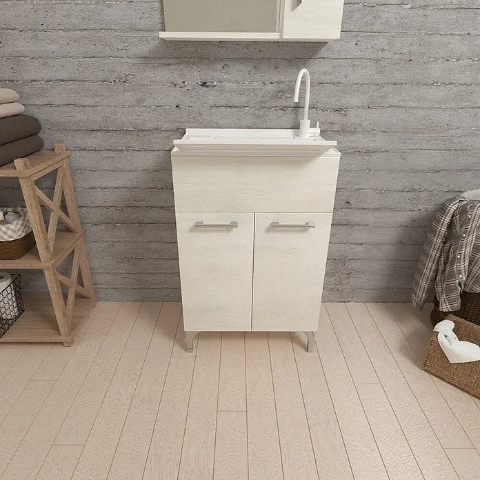 Kiamami Valentina Badmöbel-Set - Weiß - Kompakter Wäscheschrank aus hellem Holz mit weißem Spülbecken und Wasserhahn, ideal für Hauswirtschaftsräume.