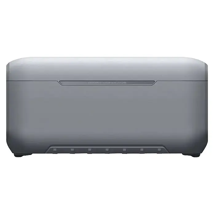 Anker Solix Powerstation SOLIX BP2000 Erweiterungsakku - 2.048 Wh - Graues, rechteckiges Ladeetui mit abgerundeten Ecken, "DESIGNED BY ANKER INNOVATIONS"-Text und strukturierter Unterseite.