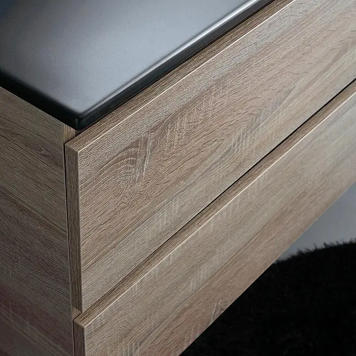 Kiamami Valentina Badmöbel-Set - Braun - Kommode aus hellem Holz mit dunkler Oberfläche und zwei grifflosen Schubladen.