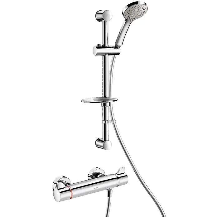 Delabie Duschsystem Delabie Duschsystem SECURITHERM Securitouch mit Thermostat - Duschsystem mit Br.-Therm. Securitouch H9741S,Stdd-Anschl. Duschsystem mit Zweigriff-Thermostatarmatur Set mit Brause-Thermostatarmatur SECURITHERM. Mischbatterie mit Verbrühungsschutz: automatisches Schließen bei Ausfall der Kaltwasserversorgung. Vermeidung Kaltwasserschock: automatisches Schließen bei Ausfall der Warmwasserversorgung. Securitouch Abschirmung gegen Verbrühung am Armaturengehäuse. Temperaturwahl durch verkalkungsarme Thermostatkartusche. Mengenwahl durch Keramikoberteil mit 1/4-Umdrehung. Temperatureinstellbereich von 25 °C bis 41 °C. Doppelter Temperaturanschlag: 1. Anschlag bei 38 °C entriegelbar, 2. Anschlag bei 41 °C festgestellt. Einfache thermische Desinfektionen möglich ohne Demontage des Bediengriffs oder Abschaltung der Kaltwasserversorgung. Durchflussmenge reguliert auf 9 l/min. Körper aus Messing verchromt mit ERGO-Bediengriffen. Brauseabgang G 1/2B. Rückflussverhinderer und Schutzfilter in den Muttern G 3/4 integriert. Mischbatterie mit Standard S-Anschlüssen G 1/2B x G 3/4B. • Höhenverstellbarer Brausekopf (Art. 813) auf verchromter Brausestange (Art. 821) mit Seifenablage und Brauseschlauch (Art. 836T1). • Fallsicherung für Handbrause (Art. 830). Mischbatterie besonders geeignet für Gesundheitseinrichtungen, Seniorenheime, Krankenhäuser und Kliniken. Thermostat-Mischbatterie geeignet für bewegungseingeschränkte Personen. - Verchromtes Duschset mit Handbrause, Brausestange und Thermostatmischer.