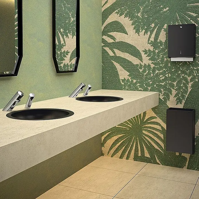 Delabie Waschbecken Delabie -  - Schwarzer Wandspender für Papierhandtücher und passender Abfalleimer in einer modernen Toilette.