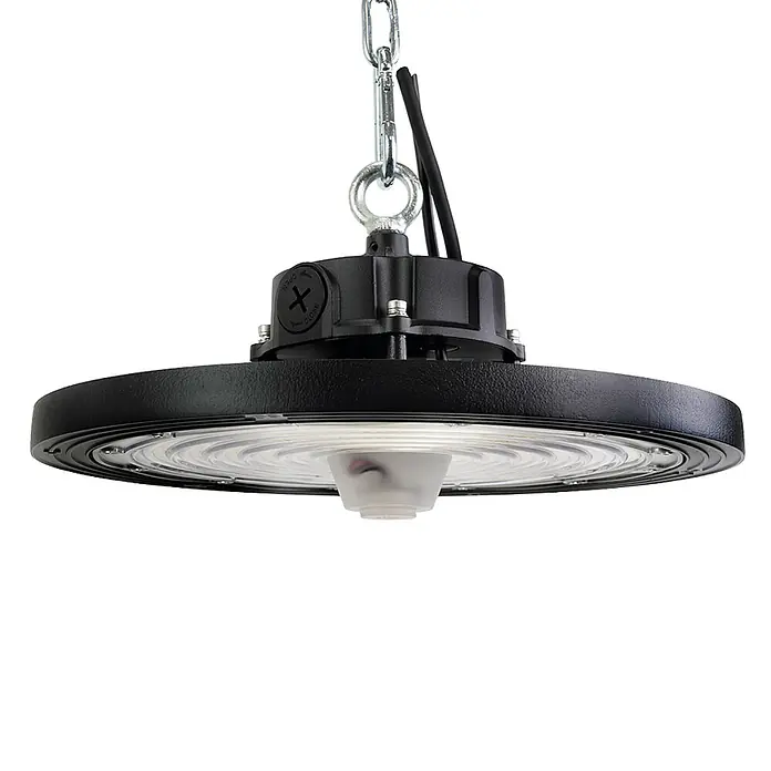 Enovalite LED-Strahler LED-Hallenstrahler - 200 W, 32.000 lm, 4.000 K, IP65 - Schwarze LED-UFO-Hallenleuchte, an einer Kette aufgehängt, mit sichtbarer Verkabelung und klarem Diffusor.