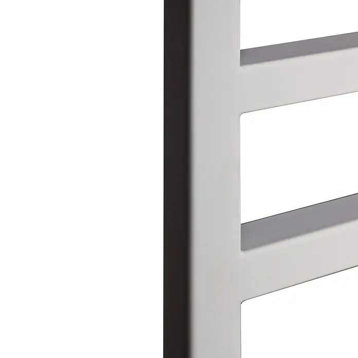 Ximax Designheizkörper Pure - B x H: 600 x 1.710 mm, Wärmeleistung bei Vorlauftemperatur von 75 °C (D: 50): 757 W - Nahaufnahme eines modernen, weißen Handtuchwärmers mit klaren Linien und minimalistischem Design, ideal für jedes Badezimmer.