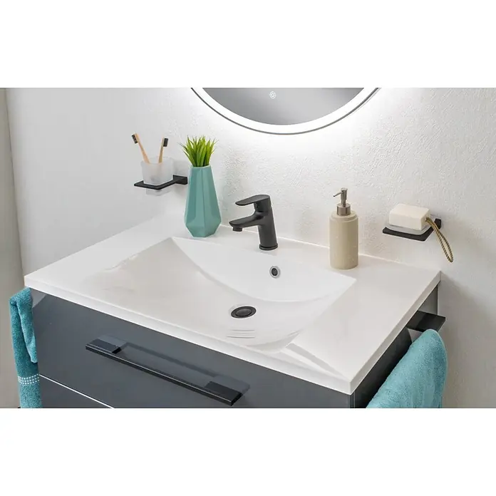 Camargue Stella M Badmöbel-Set - Gesamtbreite Badmöbel: 90 cm, Berg Eiche, Matt, Farbe Griff: Schwarz - Moderne dunkelgraue Badkommode mit integriertem weißen Waschbecken und schwarzem Wasserhahn.