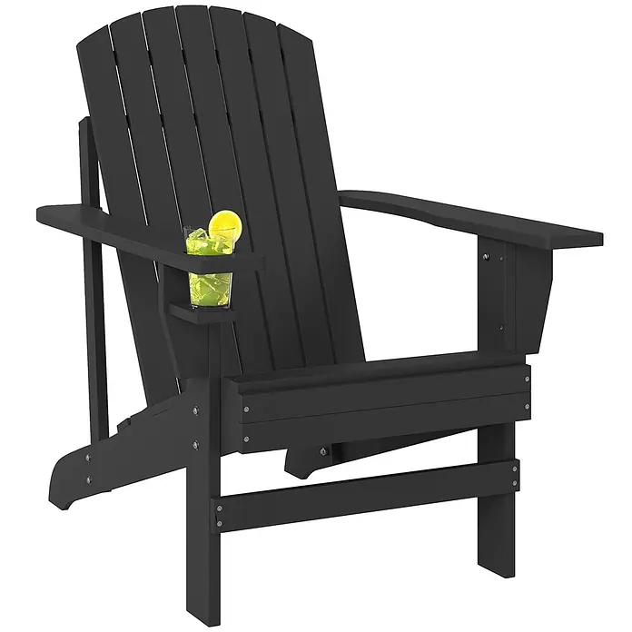 Outsunny Gartenstuhl Adirondack - Tannenholz, Schwarz, B x T x H: 95 x 95 x 93 cm - Schwarzer Adirondack-Stuhl mit integriertem Getränkehalter, der ein Getränk mit Eis und einer Zitronenscheibe enthält.