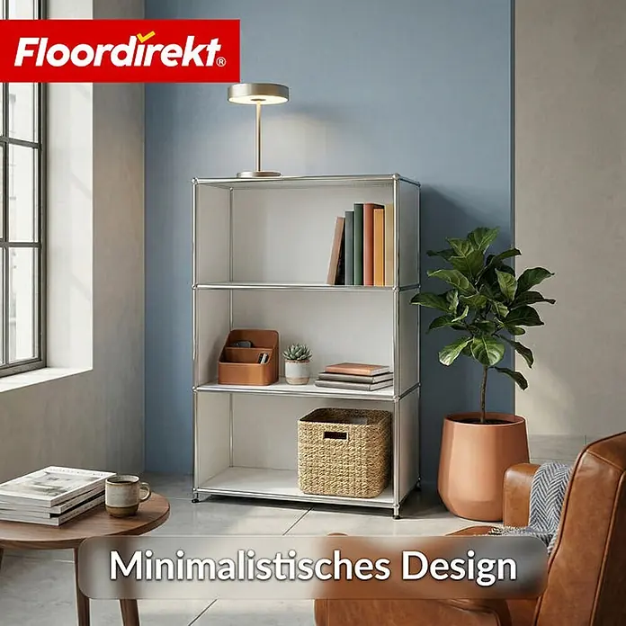 Floordirekt Metallregal Concept Epure MK-101 Weiß - H x B x T: 120 x 75 x 40 cm, Anzahl Böden: 4 Stk., Schrauben, Weiß - Weißes dreistöckiges modulares Regal mit silbernem Rahmen, zeigt Bücher, Lampe und Deko in modernem Raum.