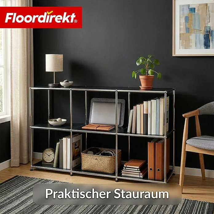 Floordirekt Metallregal Concept Epure MK-018 Schwarz - Anzahl Böden: 3 Stk., Schrauben, Schwarz - Schwarzes modulares Regal mit Chromrahmen, gefüllt mit Büchern und Deko, bietet praktischen Stauraum in einem modernen Raum.