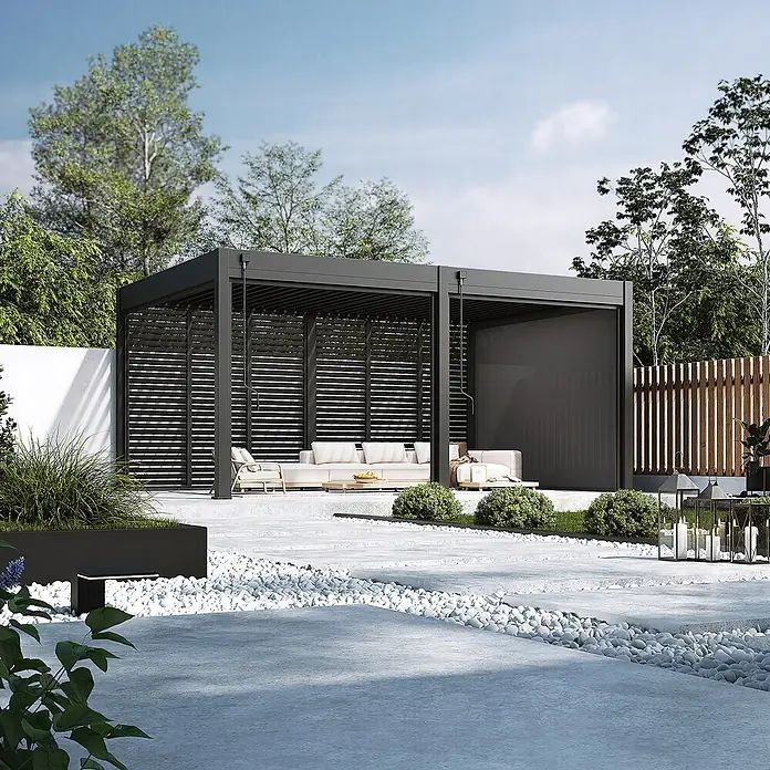 Weide Pergola Sonnenrollo Anthrazit - B x T: 370 x 4 cm, Metall - Moderne dunkelgraue Aluminium-Pergola mit Lamellenwänden und -dach, schafft einen stilvollen Outdoor-Wohnraum mit weißen Möbeln.