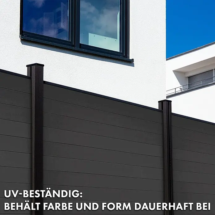 Floordirekt Sichtschutzelement Kronos - B x H: 180 x 180 cm, Verbundwerkstoff, Schwarz - Dunkelgrauer Sichtschutzzaun mit horizontalen Latten und dunklen Pfosten, im Außenbereich installiert.