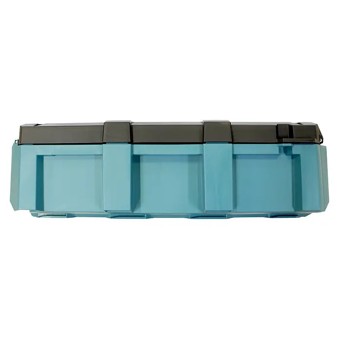 Makita Werkzeugkasten Maktrak M - Kunststoff, L x B x H: 56,2 x 38,7 x 16,2 cm - Hellblaue und dunkelgraue Schwerlast-Aufbewahrungsbox mit strukturierter Oberfläche und sicheren Verschlüssen.