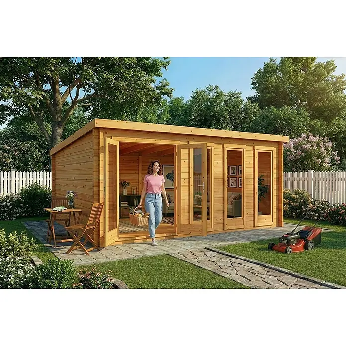 Alpholz Gartenhaus Atrium D - Außenmaß inkl. Dachüberstand (B x T): 598 x 618 cm, Holz, Pinie - Geräumiges Gartenhaus aus hellem Holz mit einer Frau, die heraustritt, eingebettet in einen Garten.